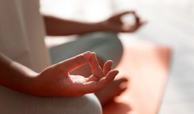 Como a meditação ajuda no rejuvenescimento da pele