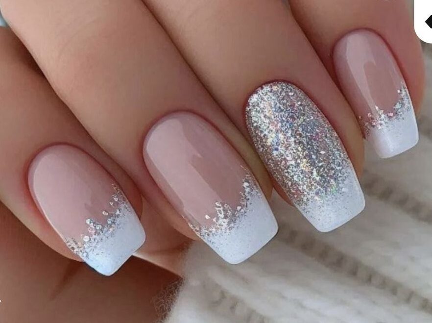 Unhas Brancas com Glitter e Francesinha Decorada: Delicadas, Festivas e Super Sofisticadas