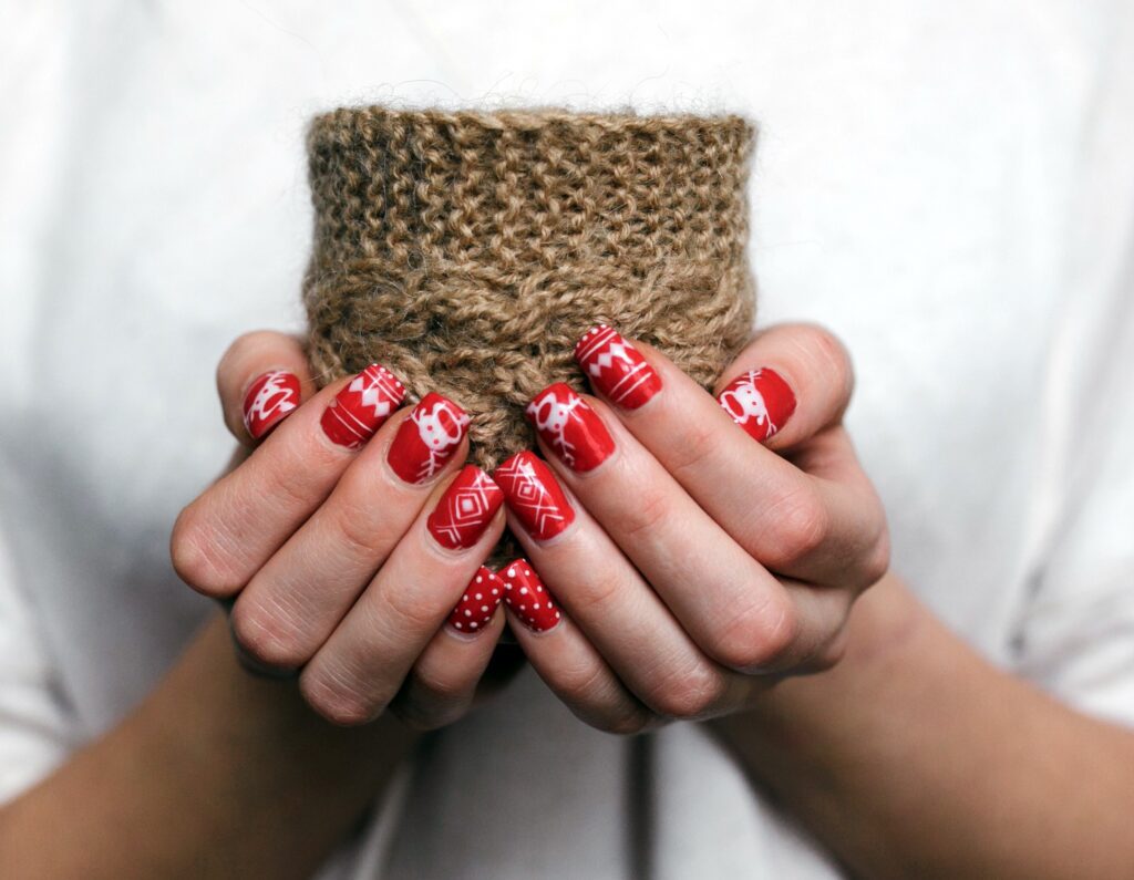 unhas Natalinas com Francesinha de Gorro de Papai Noel